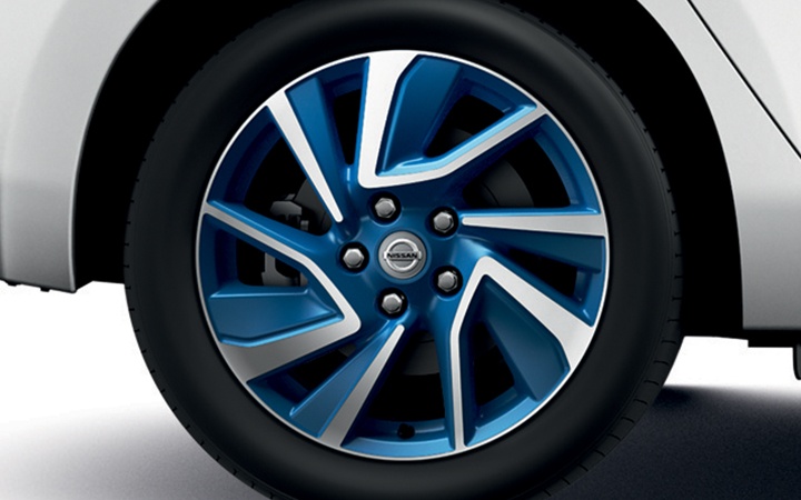 _0007_873087-F77-MY15_LEAF_Limited_Edition_17_Autech_Blue_alloy.jpg